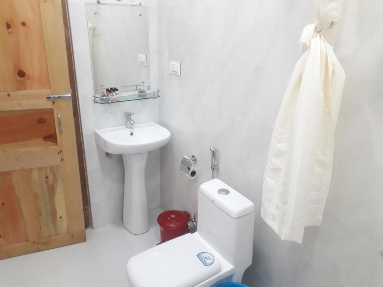 Odiyana Hotel Gangtey Gonpa Екстериор снимка